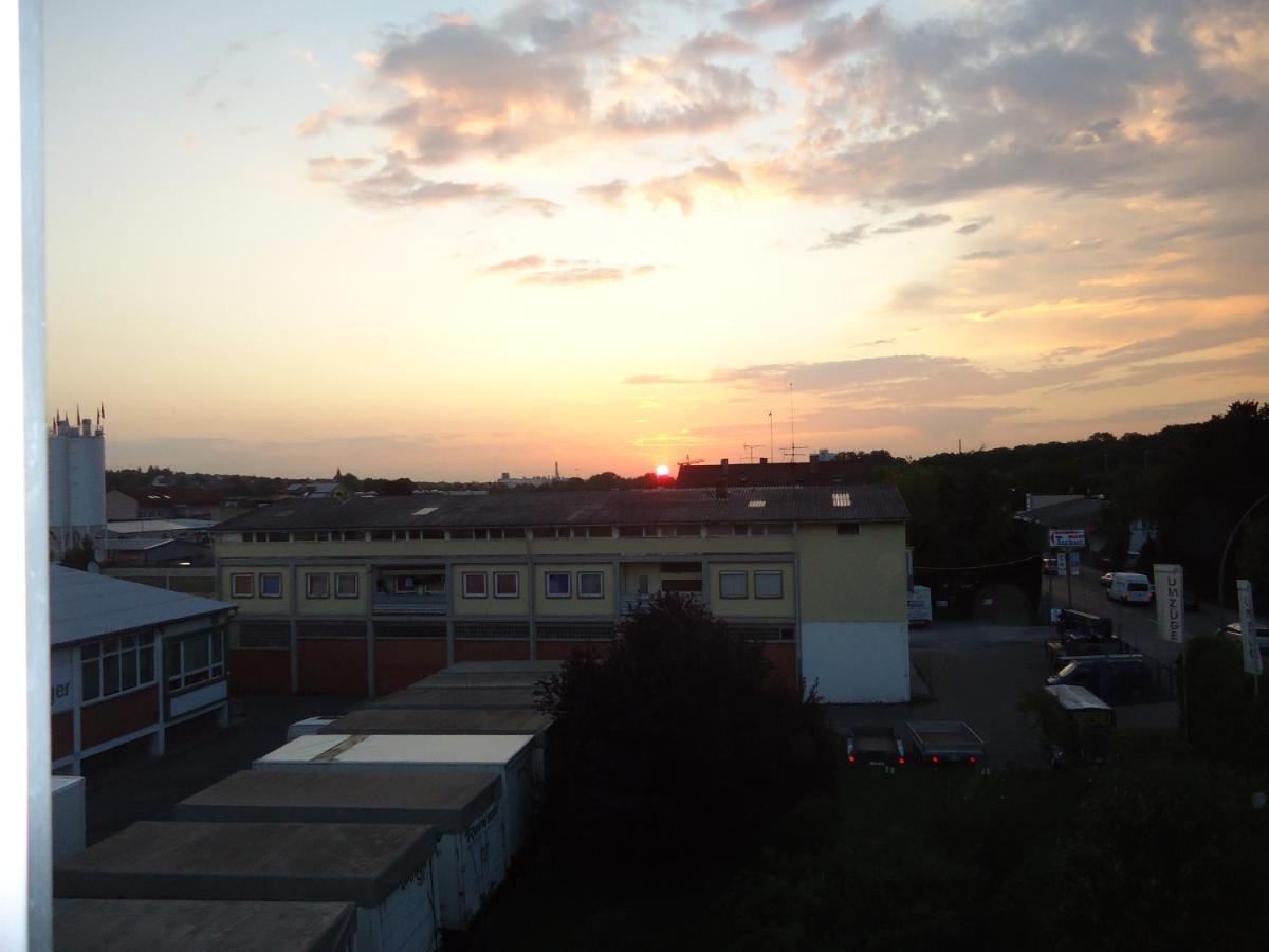 Enjoyhotel Garni Korntal Stuttgart B&B Parkplatz Sprinter Dış mekan fotoğraf