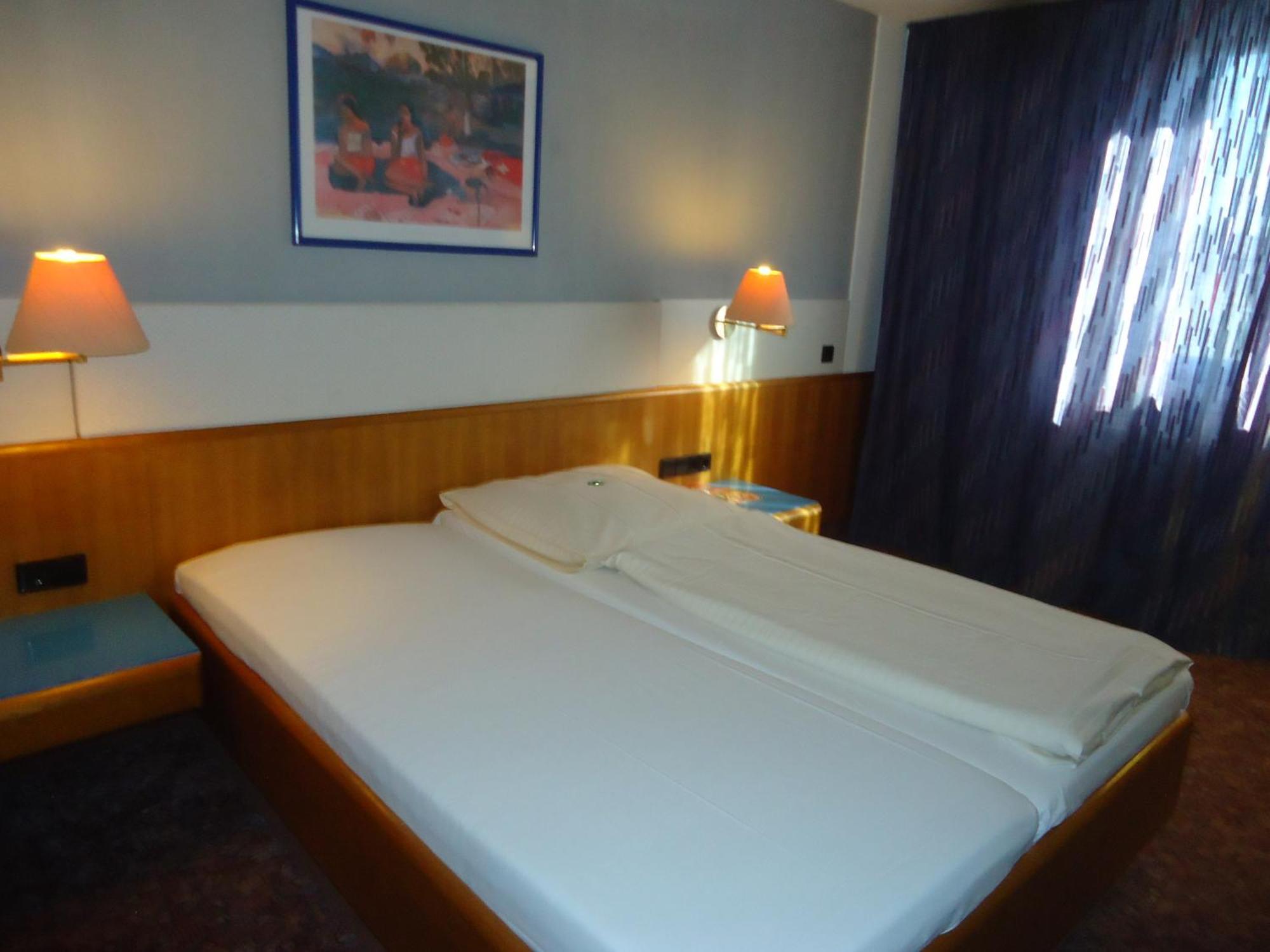 Enjoyhotel Garni Korntal Stuttgart B&B Parkplatz Sprinter Dış mekan fotoğraf